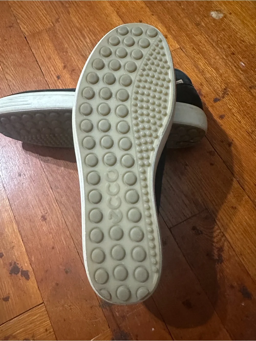 Ecco sleek slip